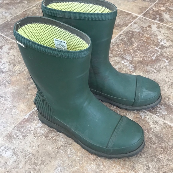 sorel short rain boots
